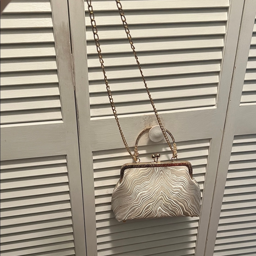 #1469**The Lux Bag: Vintage Elegant Cream and Gold Women's Handbag - Picture 5 of 17